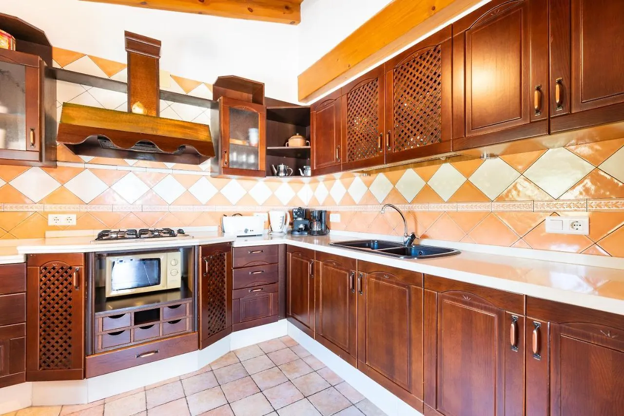 Country Villa In Peaceful Location Cutar