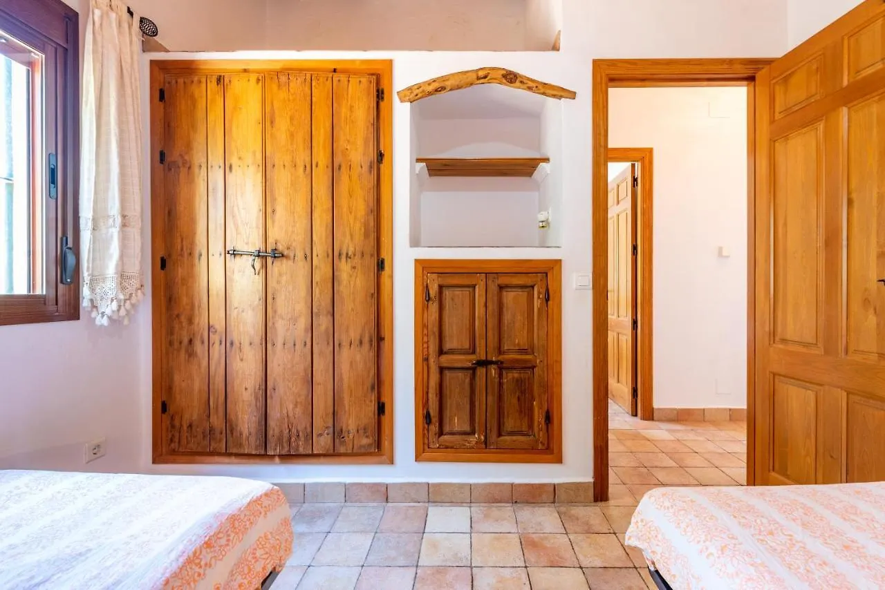 Country Villa In Peaceful Location Cutar