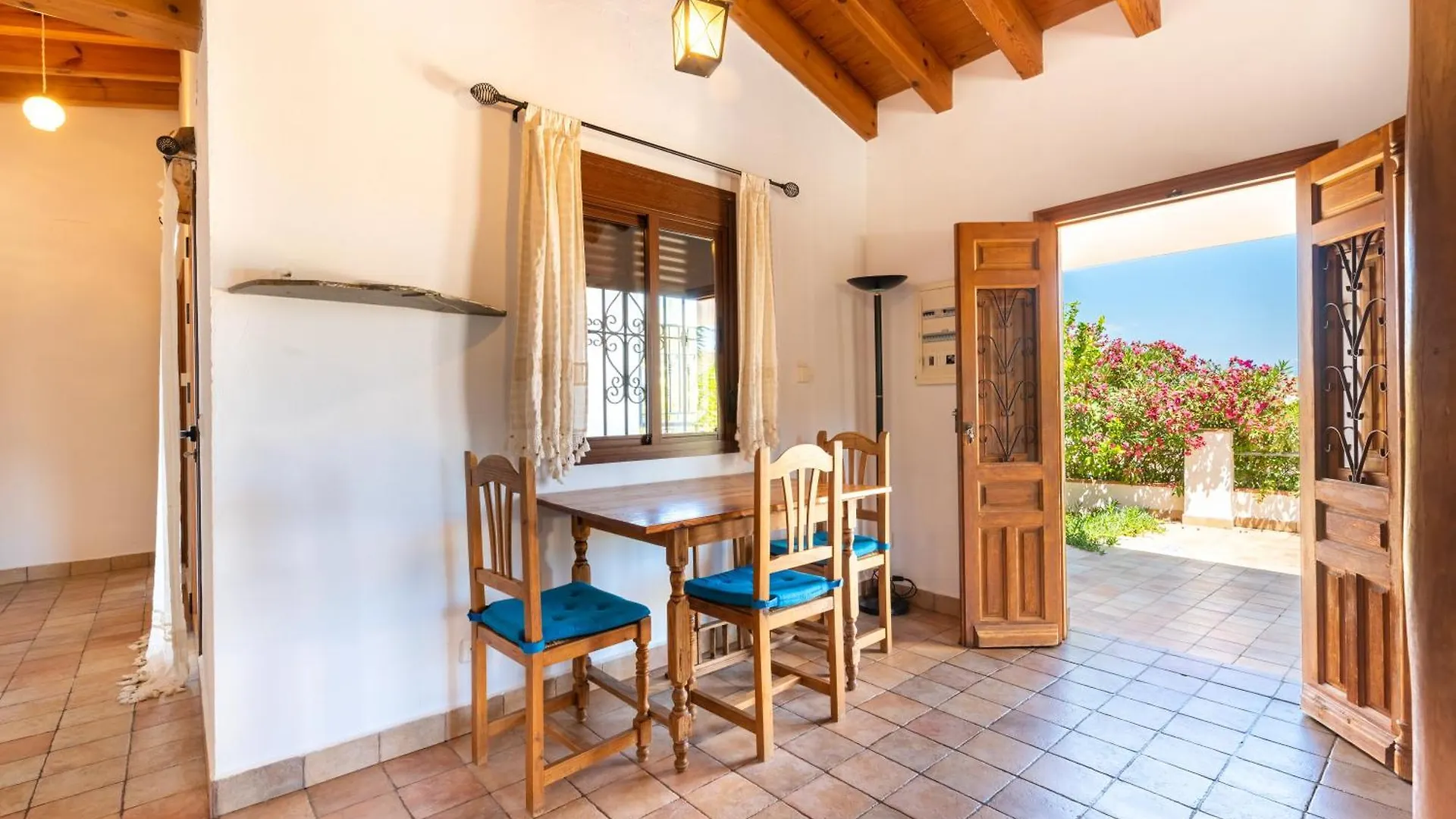 Country Villa In Peaceful Location contacts